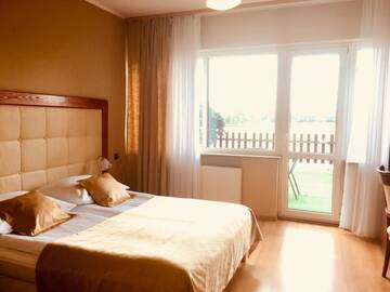 Фото номера Номер с кроватью размера &quot;king-size&quot; и видом на озеро Отель Hotel Neptun г. Międzychód 5